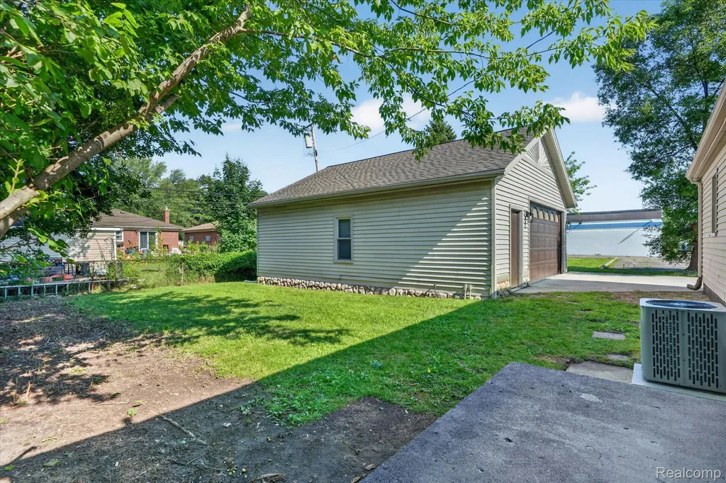 2061 Inkster Road Garden City City MI 48135