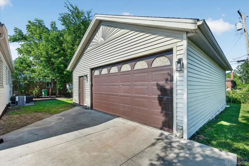 2061 Inkster Road Garden City City MI 48135
