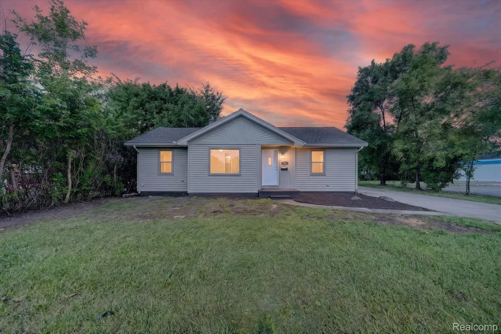2061 Inkster Road Garden City City MI 48135