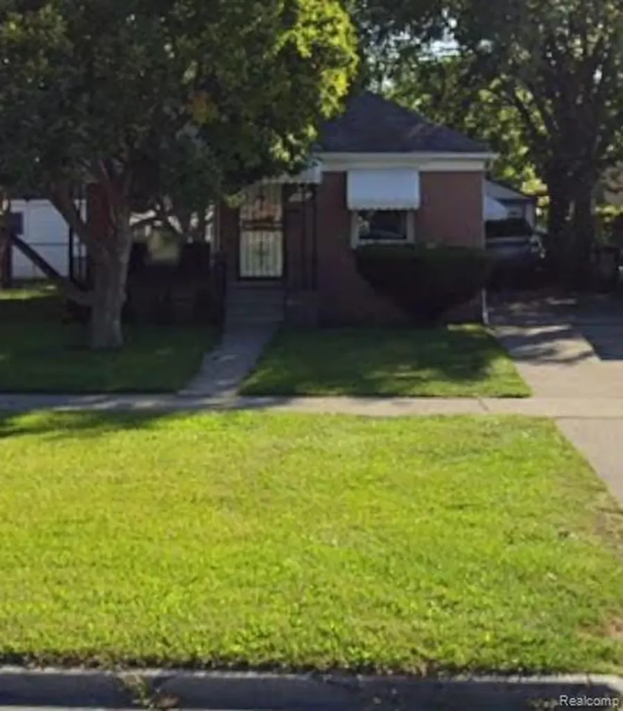 17386 Hoover Street Detroit City MI 48205