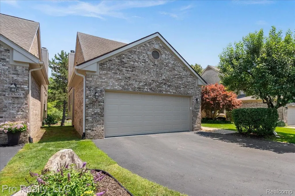 45317 Stonehedge Drive Plymouth Charter Township MI 48170