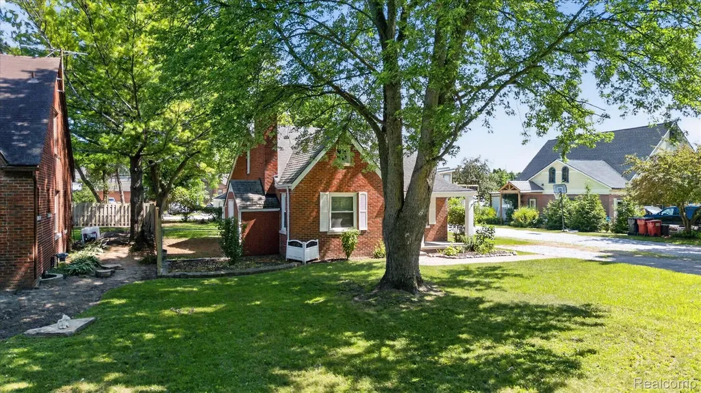 29508 Old North River Road Harrison Charter Township MI 48045