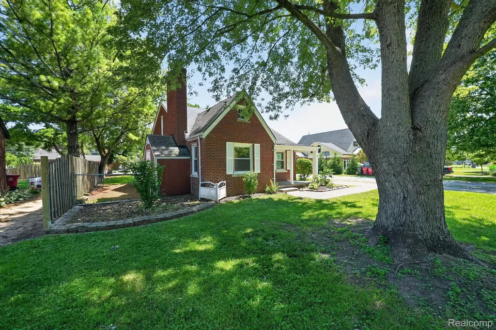 29508 Old North River Road Harrison Charter Township MI 48045