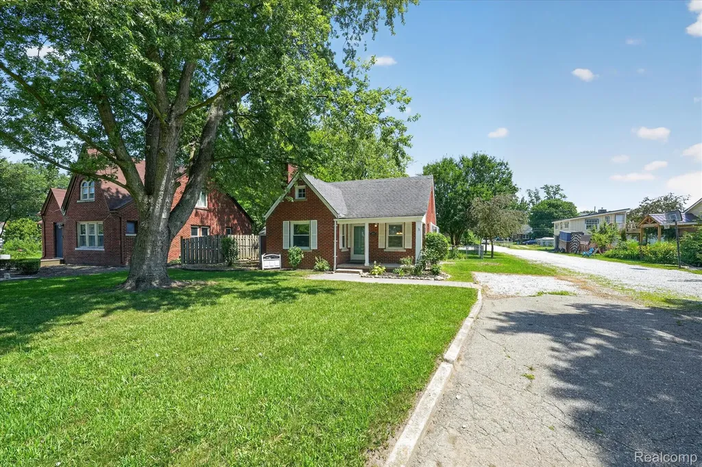 29508 Old North River Road Harrison Charter Township MI 48045