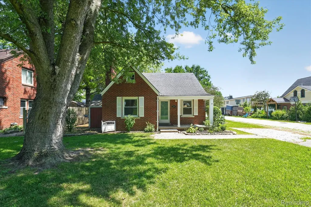 29508 Old North River Road Harrison Charter Township MI 48045