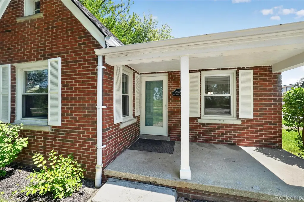 29508 Old North River Road Harrison Charter Township MI 48045