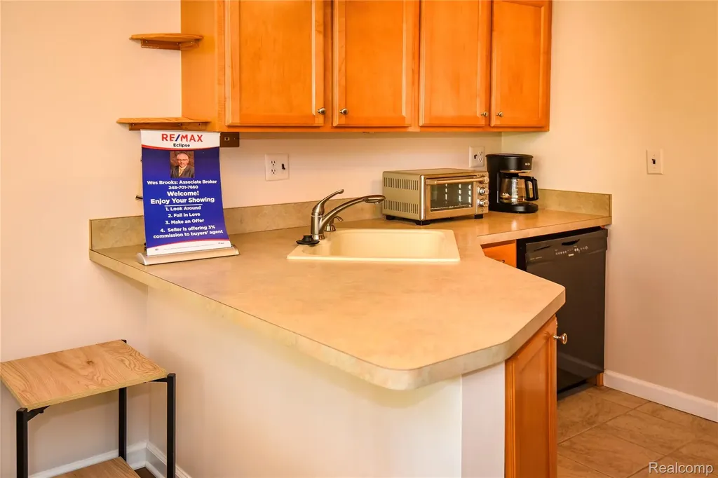 1653 Riverside Drive Rochester Hills City MI 48309