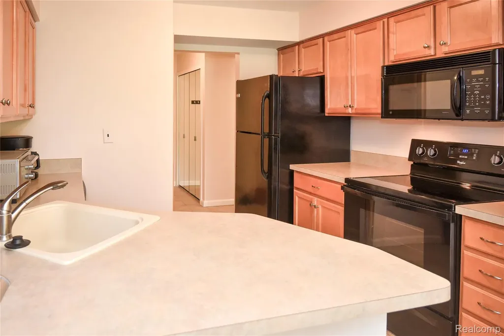 1653 Riverside Drive Rochester Hills City MI 48309