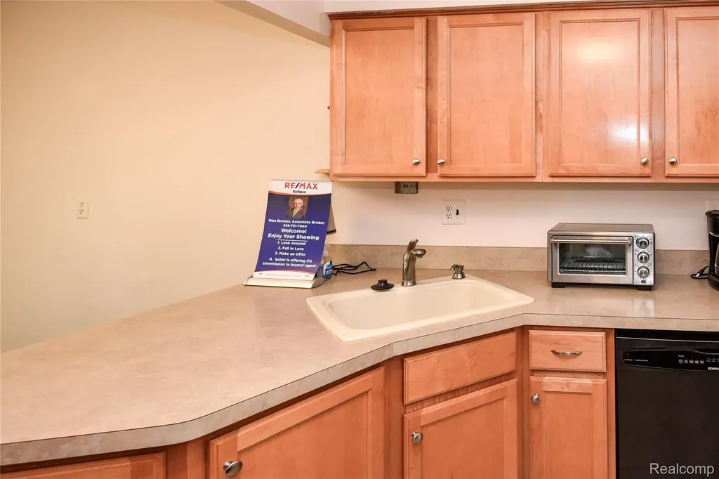 1653 Riverside Drive Rochester Hills City MI 48309