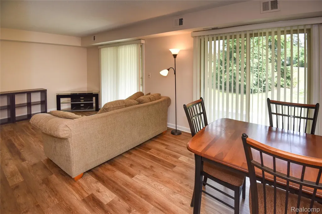 1653 Riverside Drive Rochester Hills City MI 48309