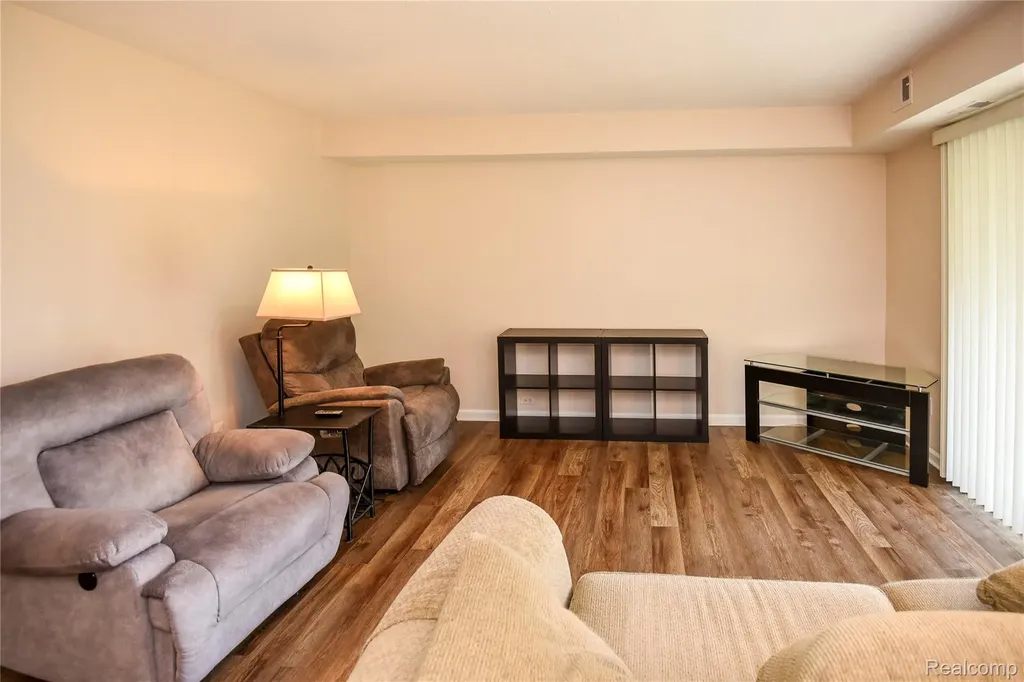 1653 Riverside Drive Rochester Hills City MI 48309