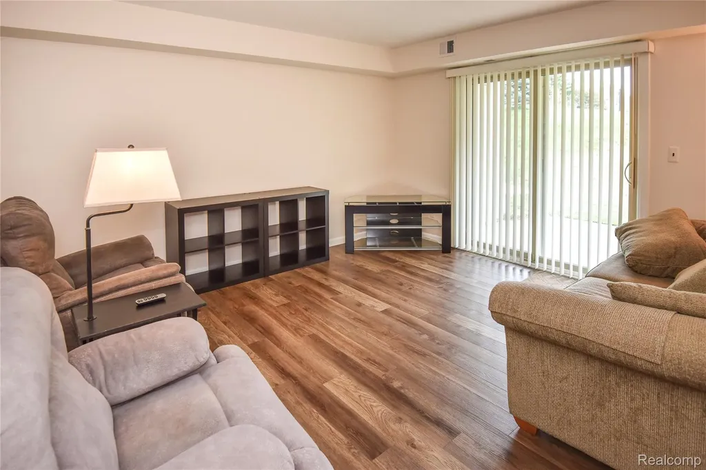 1653 Riverside Drive Rochester Hills City MI 48309