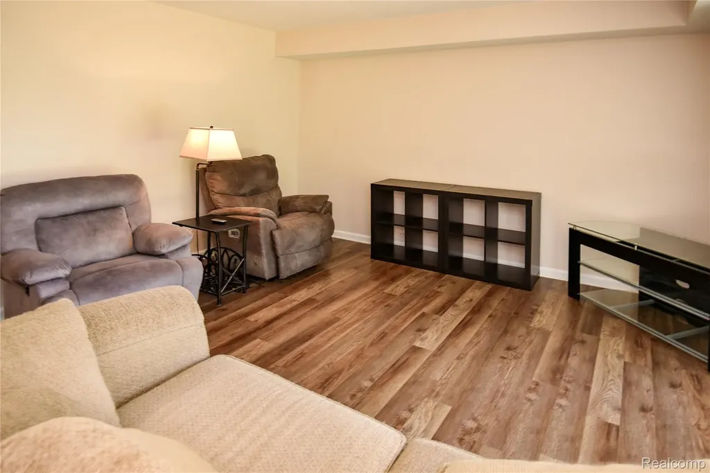 1653 Riverside Drive Rochester Hills City MI 48309