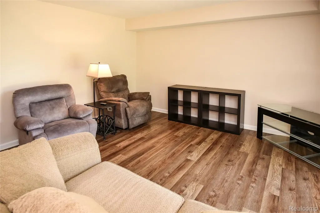 1653 Riverside Drive Rochester Hills City MI 48309