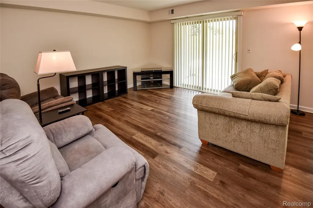 1653 Riverside Drive Rochester Hills City MI 48309
