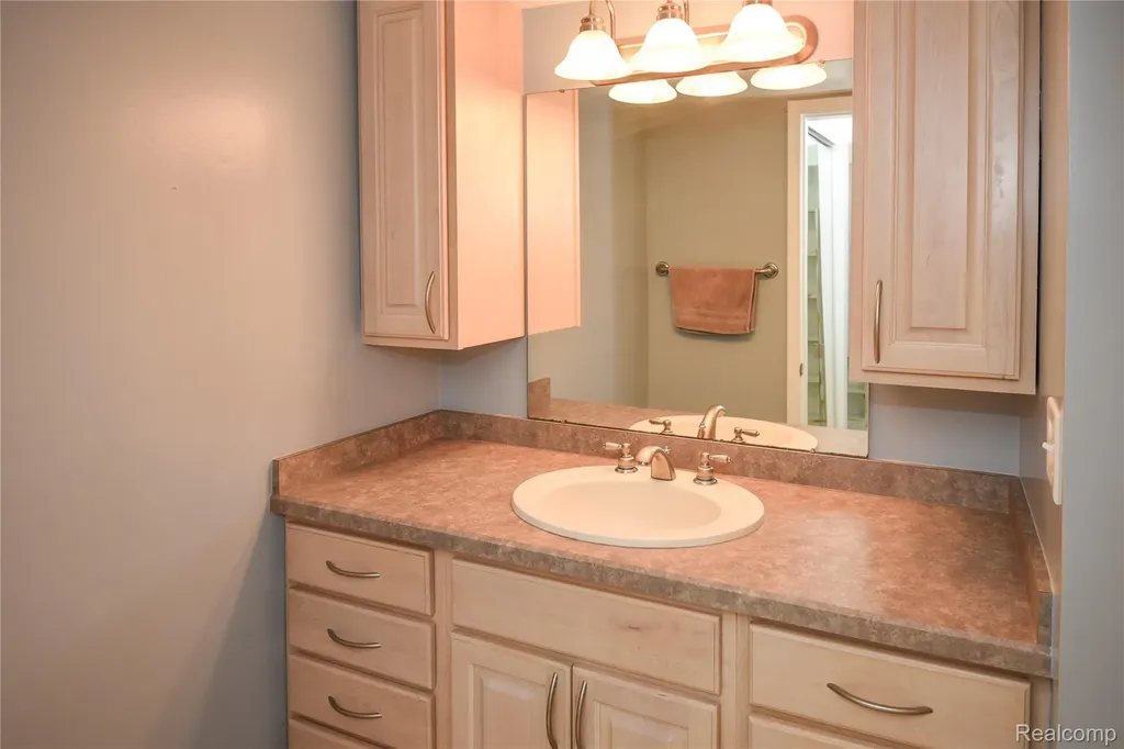 1653 Riverside Drive Rochester Hills City MI 48309