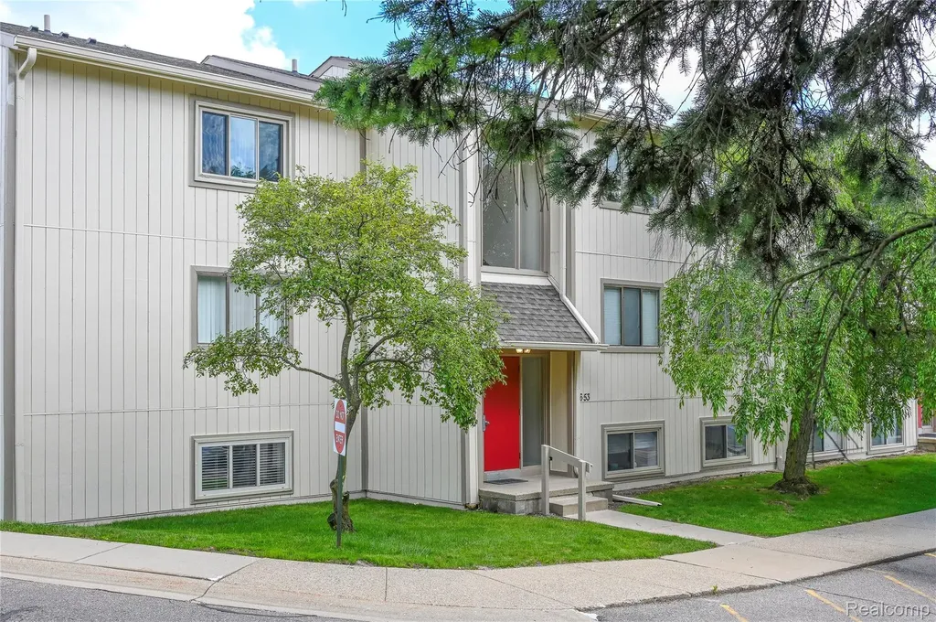 1653 Riverside Drive Rochester Hills City MI 48309