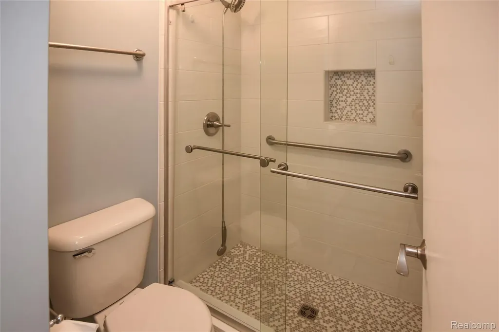 1653 Riverside Drive Rochester Hills City MI 48309