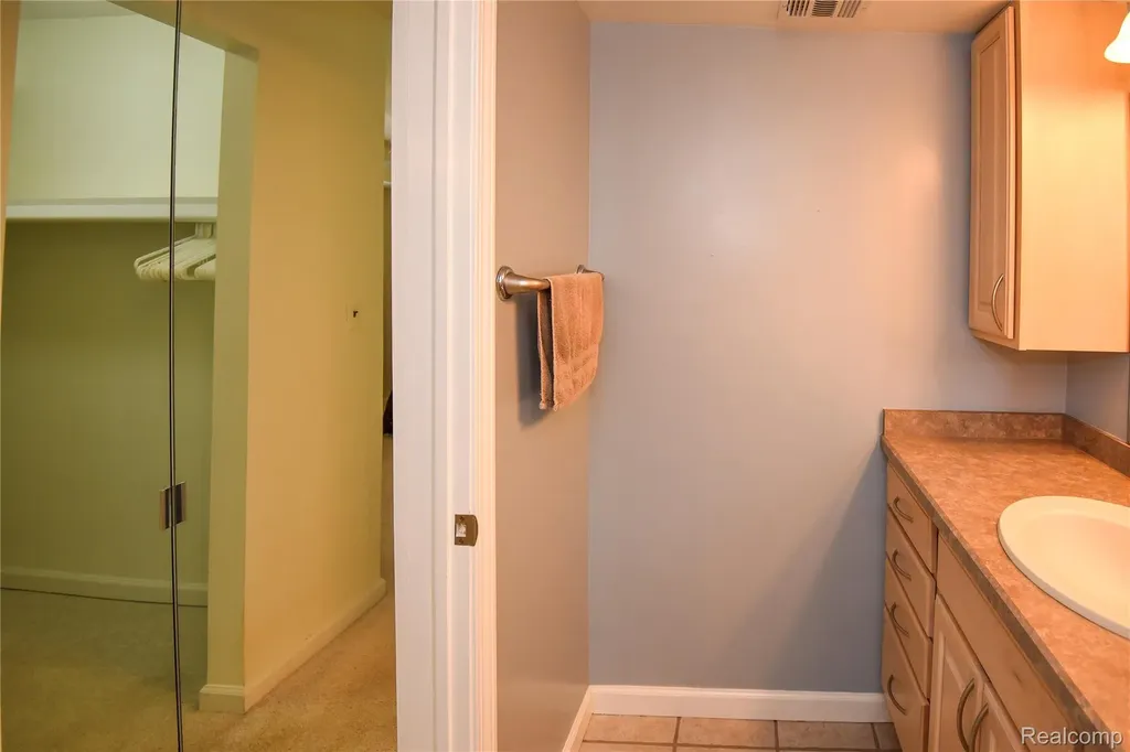 1653 Riverside Drive Rochester Hills City MI 48309