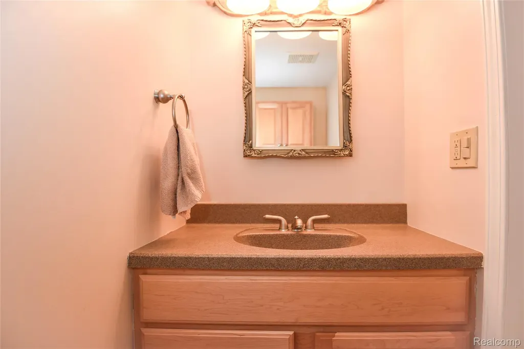 1653 Riverside Drive Rochester Hills City MI 48309