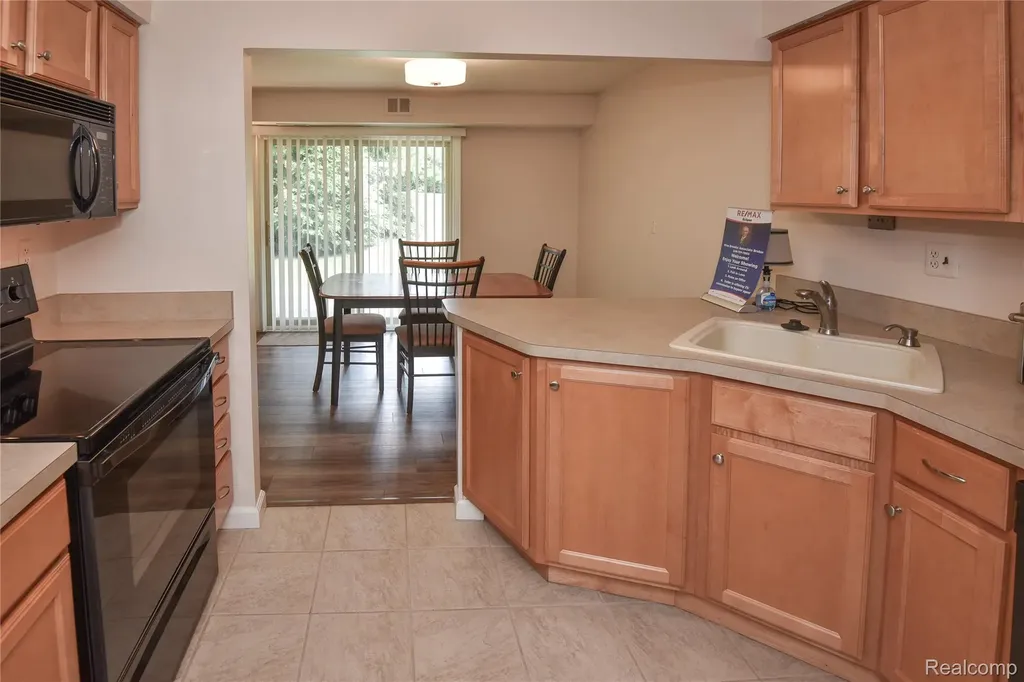 1653 Riverside Drive Rochester Hills City MI 48309