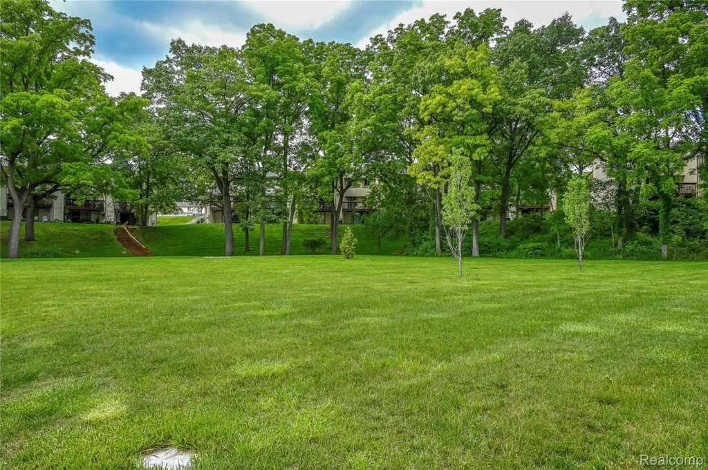 1653 Riverside Drive Rochester Hills City MI 48309