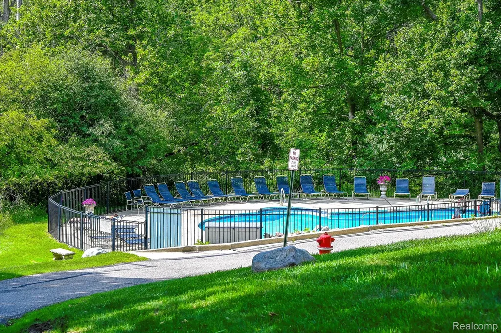 1653 Riverside Drive Rochester Hills City MI 48309