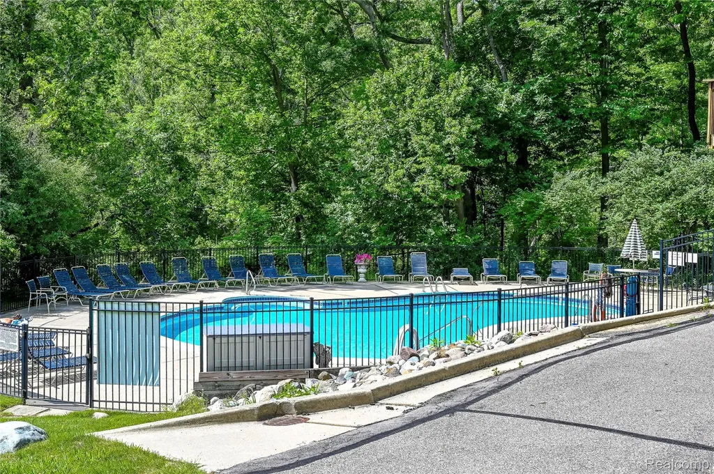1653 Riverside Drive Rochester Hills City MI 48309