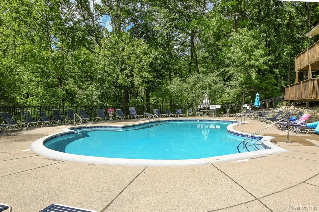 1653 Riverside Drive Rochester Hills City MI 48309