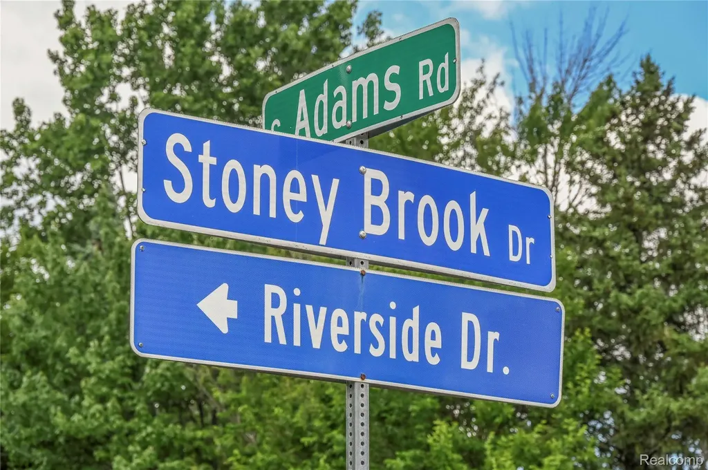 1653 Riverside Drive Rochester Hills City MI 48309