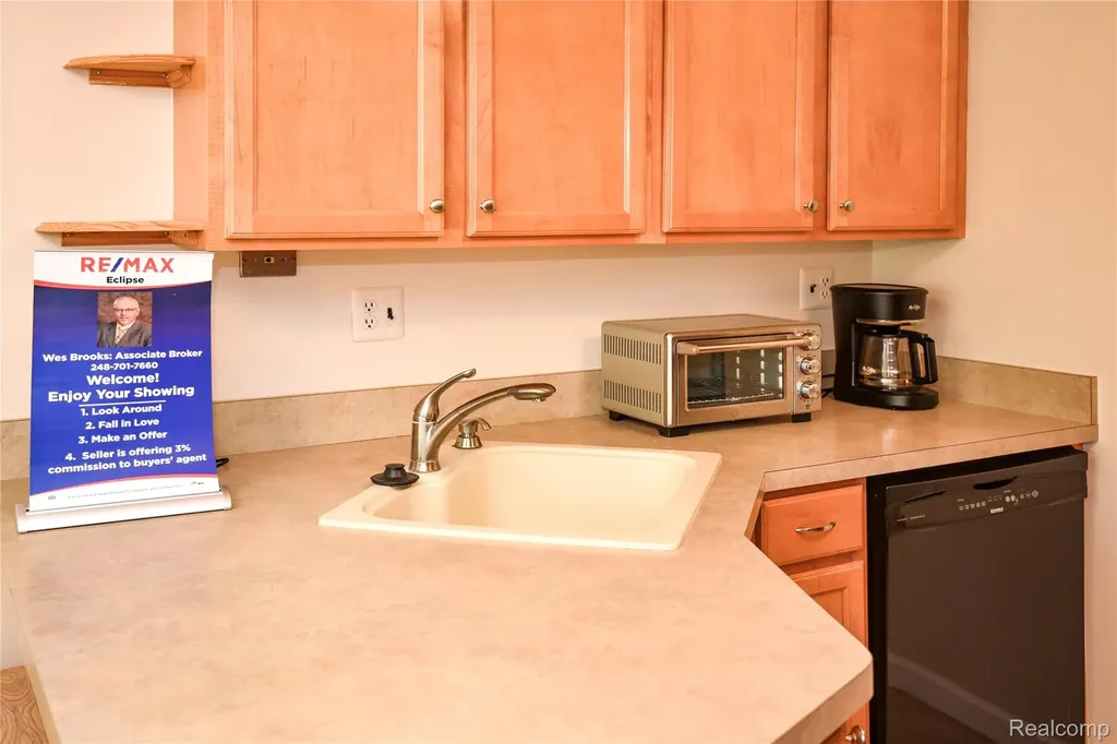 1653 Riverside Drive Rochester Hills City MI 48309