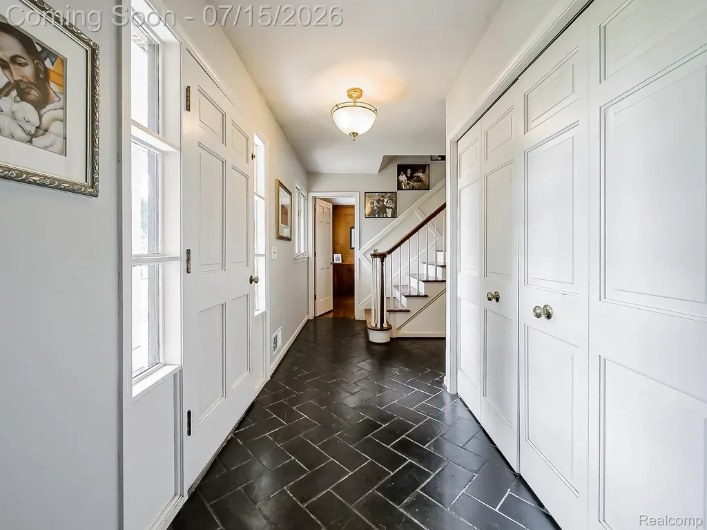 6730 Meadowlake Road Bloomfield Hills City MI 48301