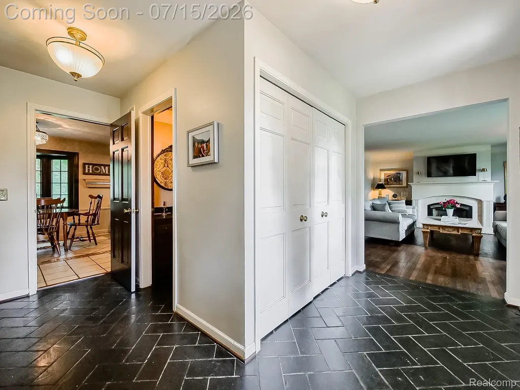 6730 Meadowlake Road Bloomfield Hills City MI 48301