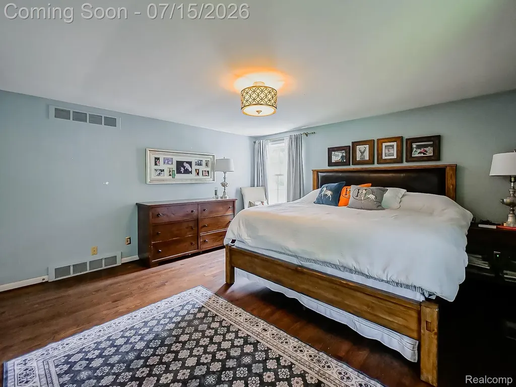 6730 Meadowlake Road Bloomfield Hills City MI 48301