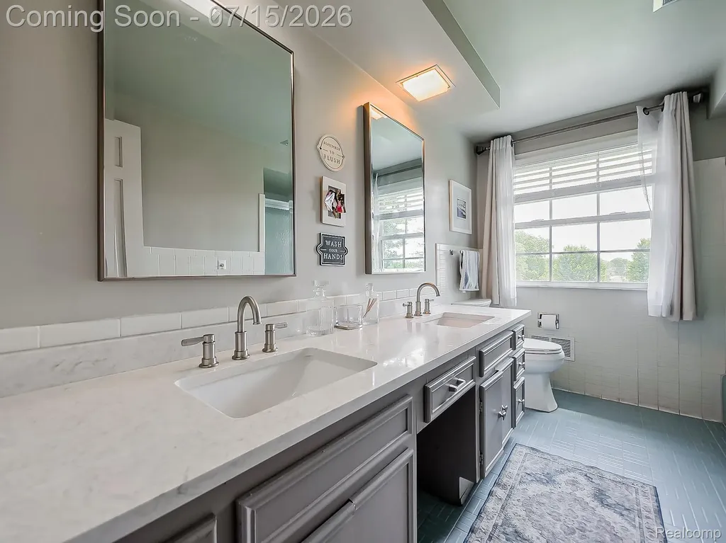 6730 Meadowlake Road Bloomfield Hills City MI 48301