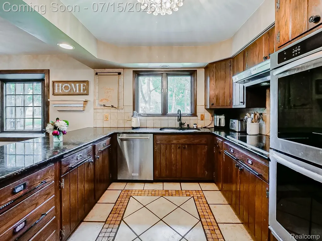 6730 Meadowlake Road Bloomfield Hills City MI 48301