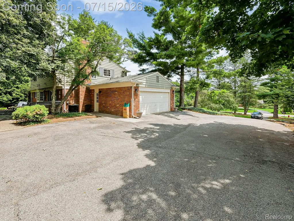 6730 Meadowlake Road Bloomfield Hills City MI 48301