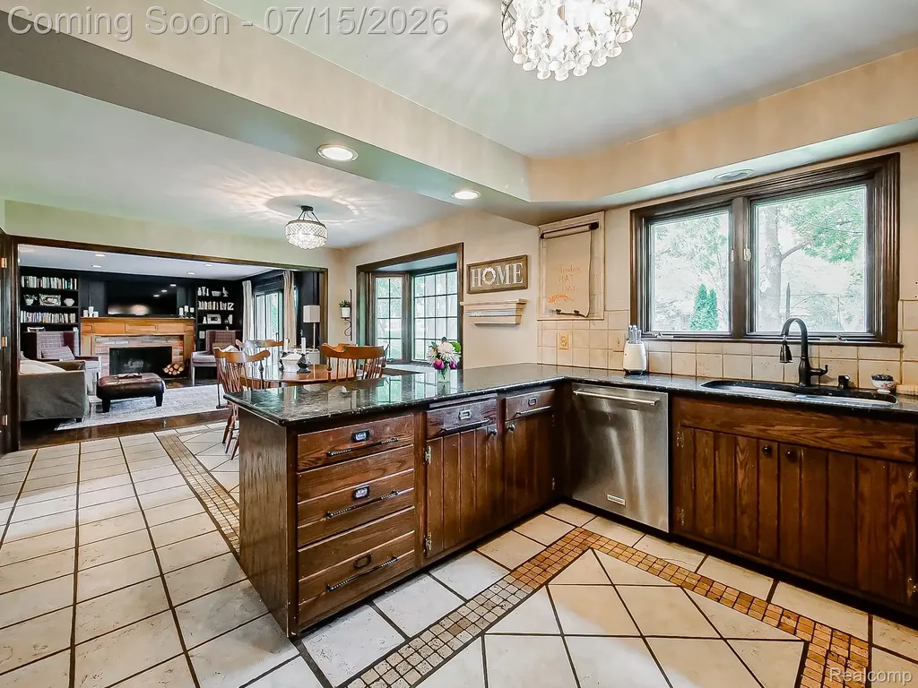 6730 Meadowlake Road Bloomfield Hills City MI 48301