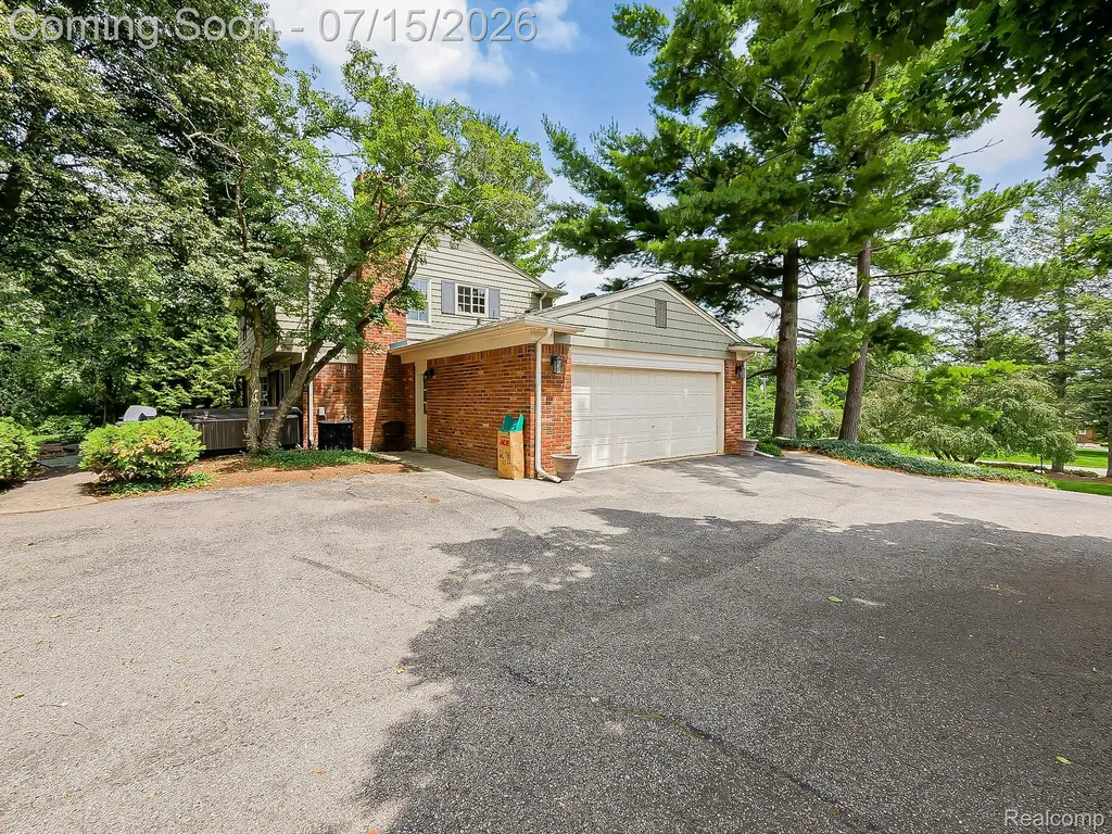 6730 Meadowlake Road Bloomfield Hills City MI 48301