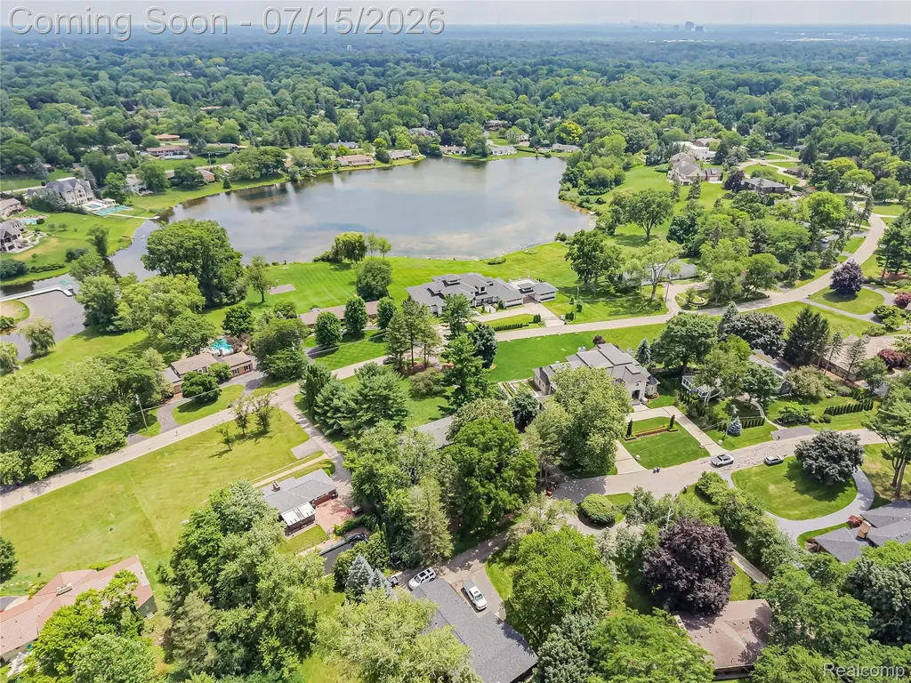 6730 Meadowlake Road Bloomfield Hills City MI 48301