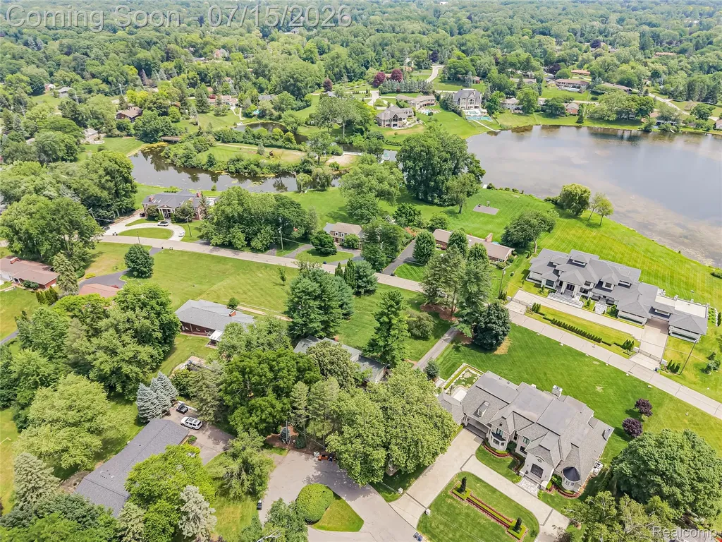 6730 Meadowlake Road Bloomfield Hills City MI 48301