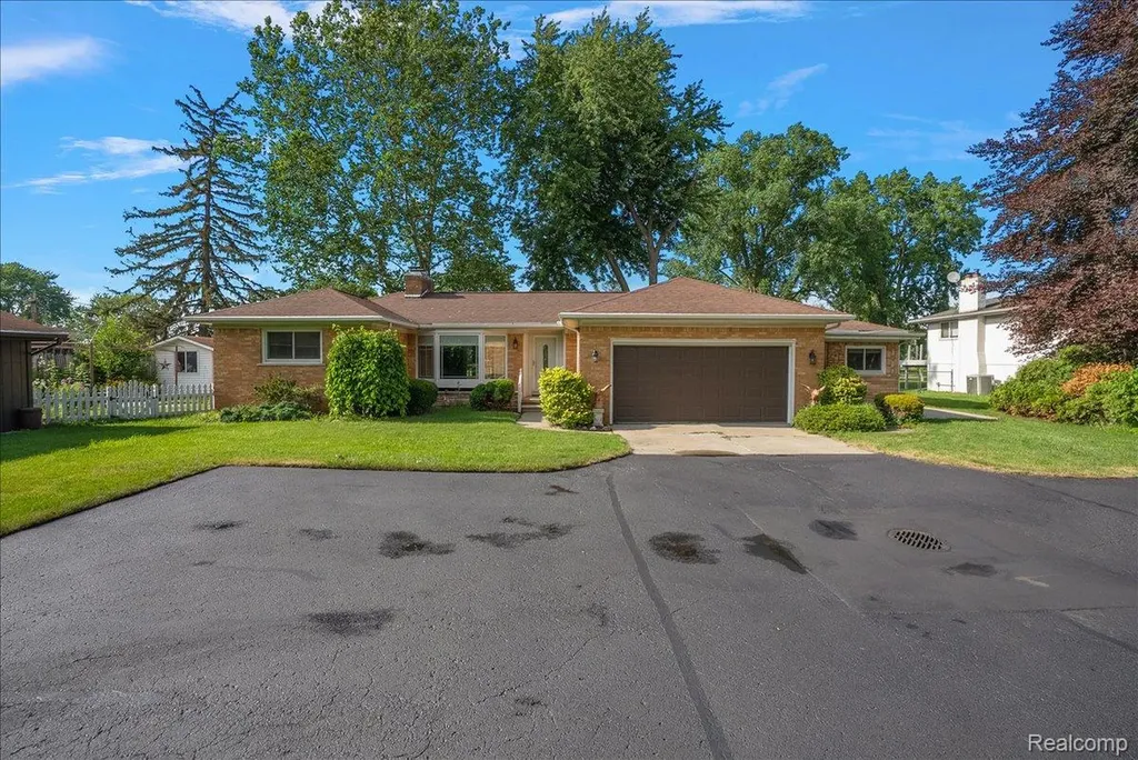 25651 S River Road Harrison Charter Township MI 48045