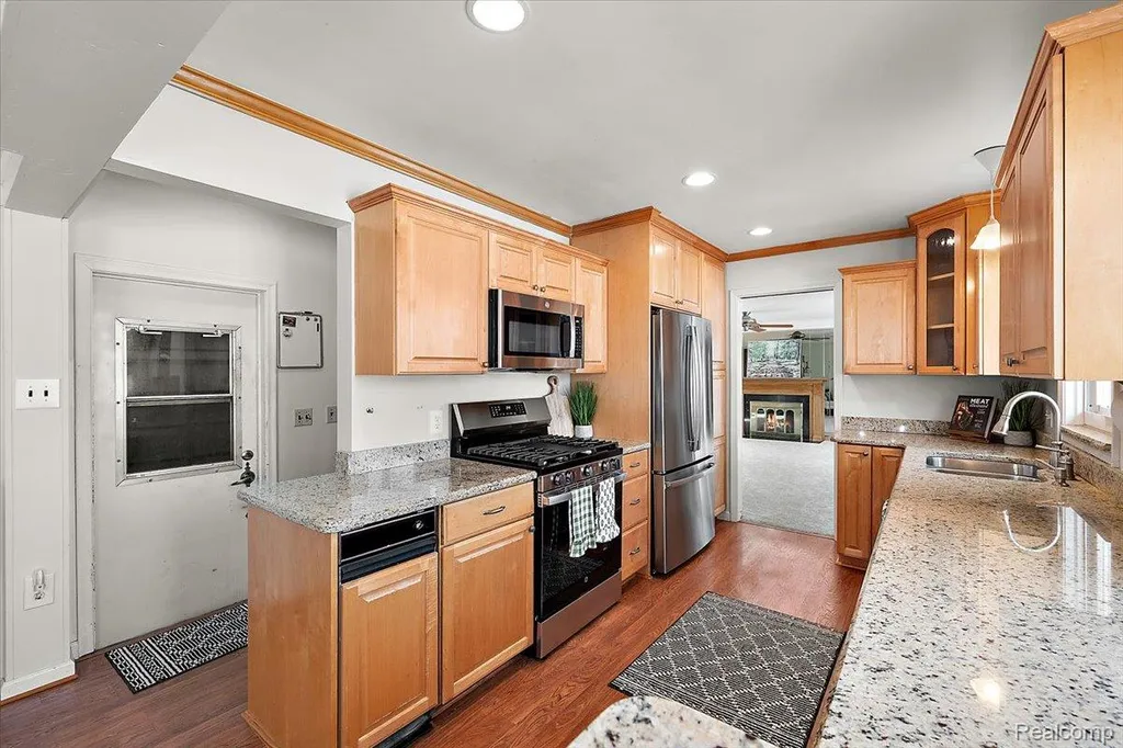 25651 S River Road Harrison Charter Township MI 48045