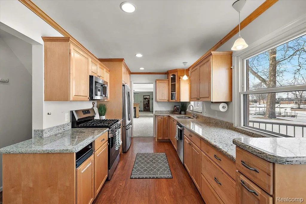 25651 S River Road Harrison Charter Township MI 48045
