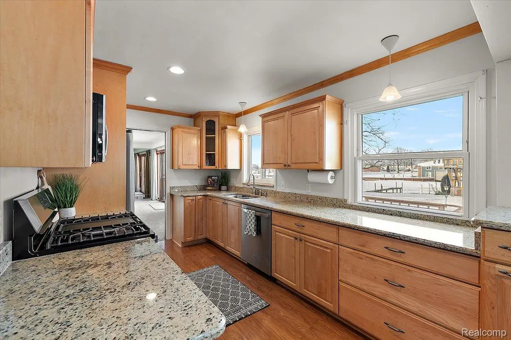 25651 S River Road Harrison Charter Township MI 48045