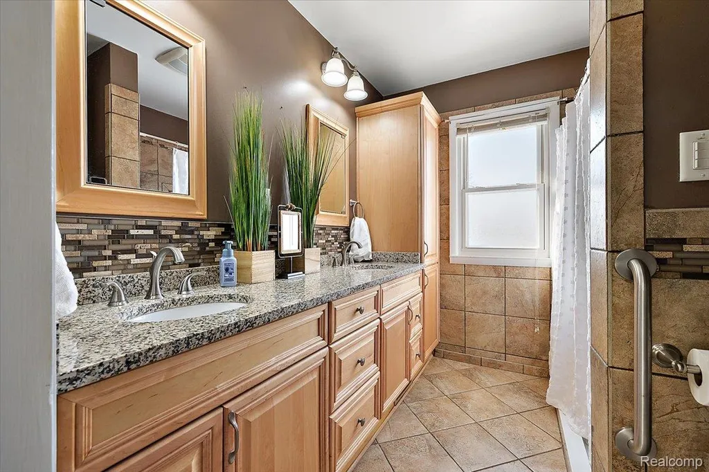 25651 S River Road Harrison Charter Township MI 48045