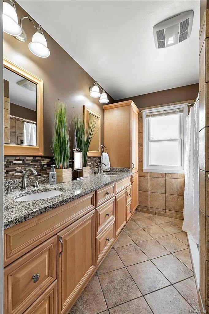 25651 S River Road Harrison Charter Township MI 48045