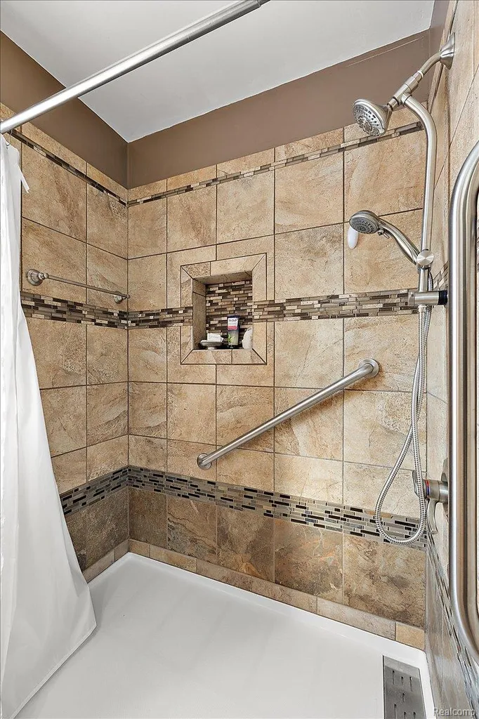 25651 S River Road Harrison Charter Township MI 48045
