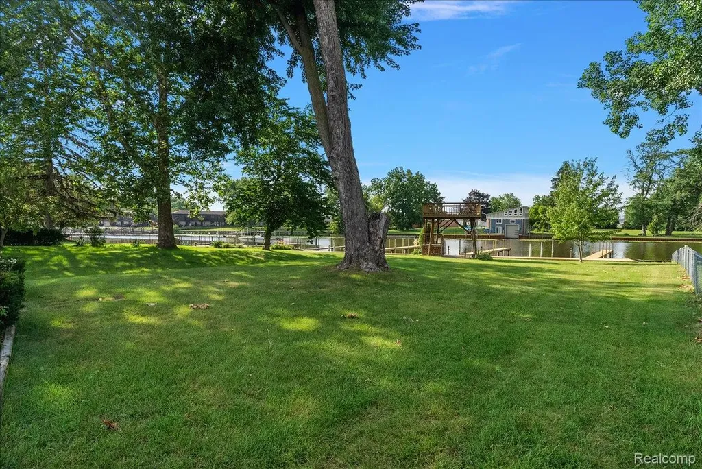 25651 S River Road Harrison Charter Township MI 48045
