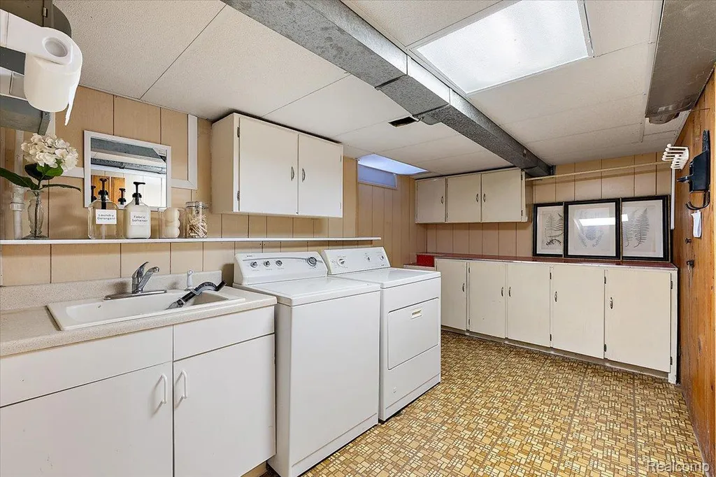 25651 S River Road Harrison Charter Township MI 48045